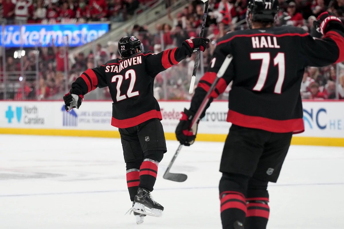 Golden Knights vs. Hurricanes Game 1 Prediction, Odds, Props: Canes Cruisin'